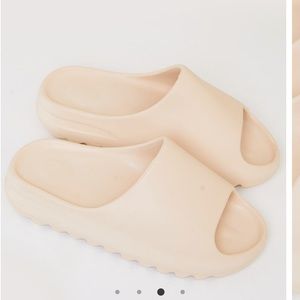 PRETTY LITTLE THING Cream Rubber Sole Slides